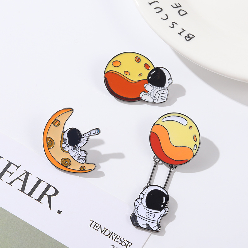 Astronot Enamel Pin kustom Pla - Embroidery Bali ulasan dan harga
